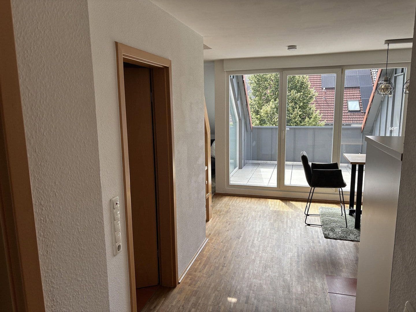 Prenájom bytu 2-izbový 65 m², Frankfurt am Main, Hesensko Prenájom bytu 2-izbový 65 m², Frankfurt am Main, Hesensko