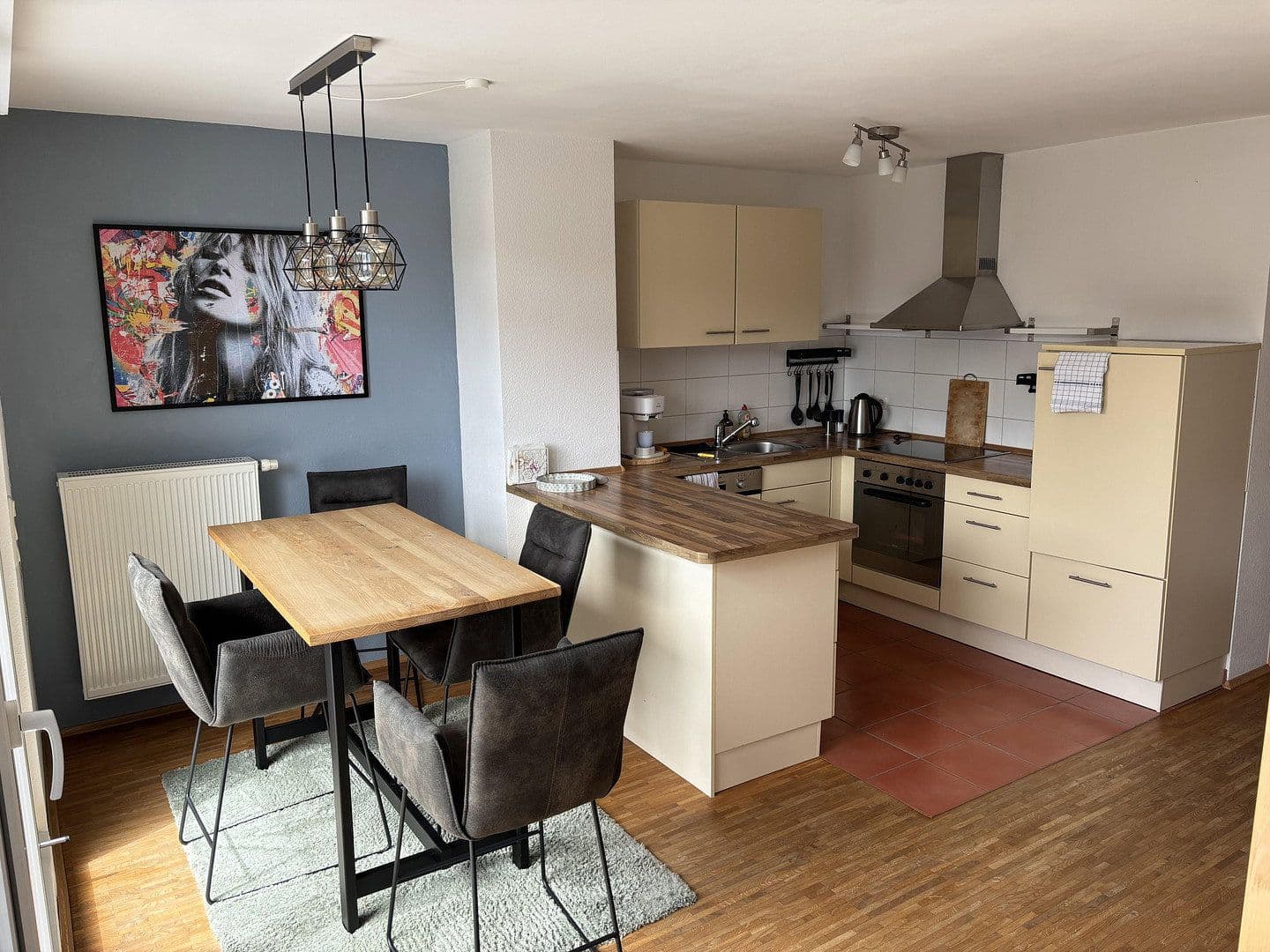 Prenájom bytu 2-izbový 65 m², Frankfurt am Main, Hesensko Prenájom bytu 2-izbový 65 m², Frankfurt am Main, Hesensko