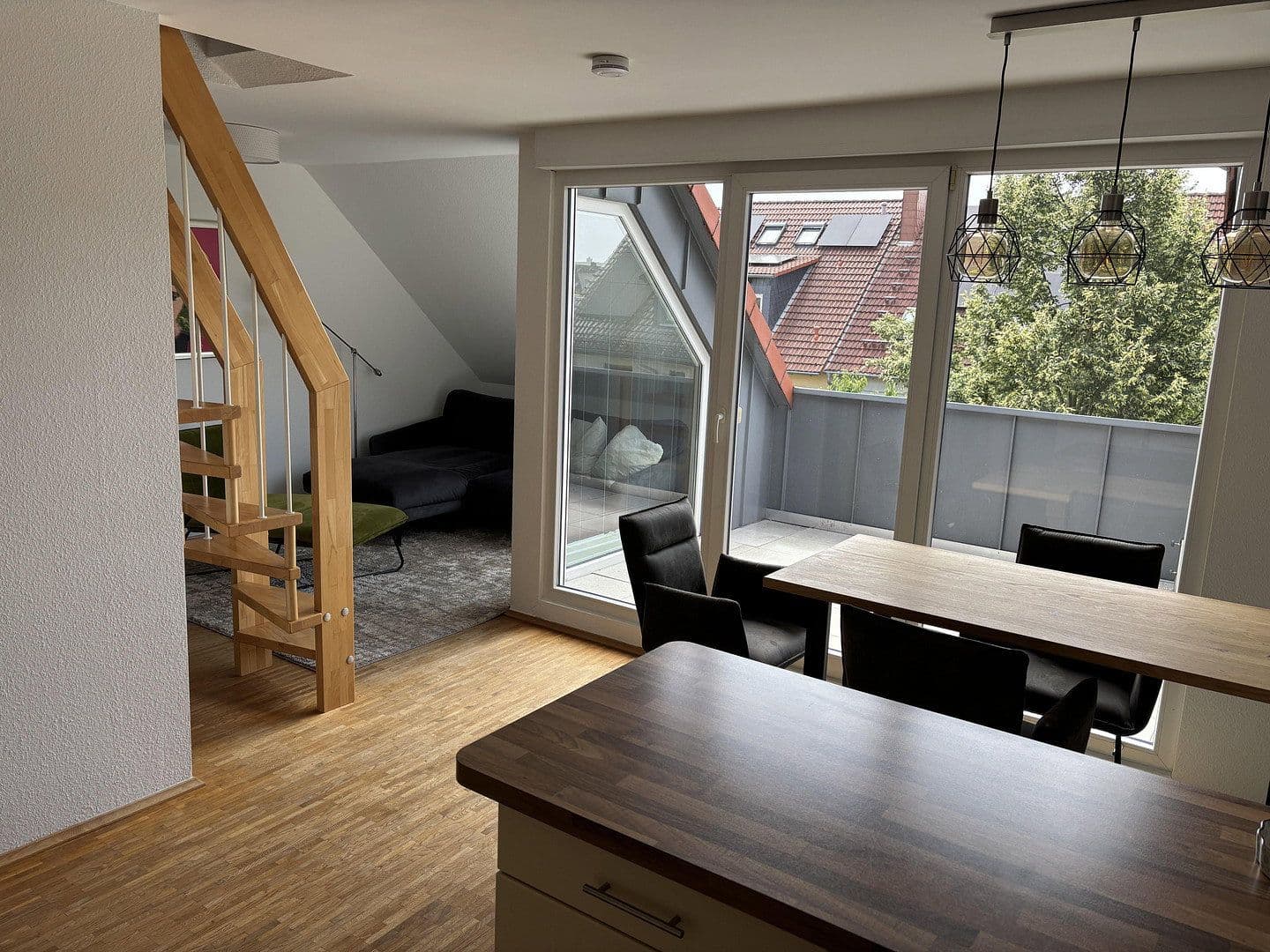 Prenájom bytu 2-izbový 65 m², Frankfurt am Main, Hesensko Prenájom bytu 2-izbový 65 m², Frankfurt am Main, Hesensko