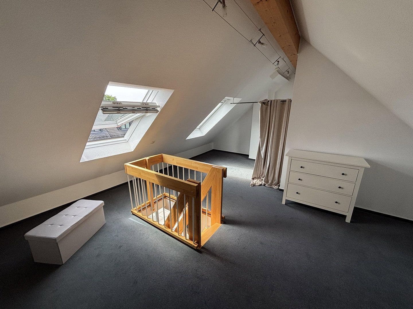 Prenájom bytu 2-izbový 65 m², Frankfurt am Main, Hesensko Prenájom bytu 2-izbový 65 m², Frankfurt am Main, Hesensko