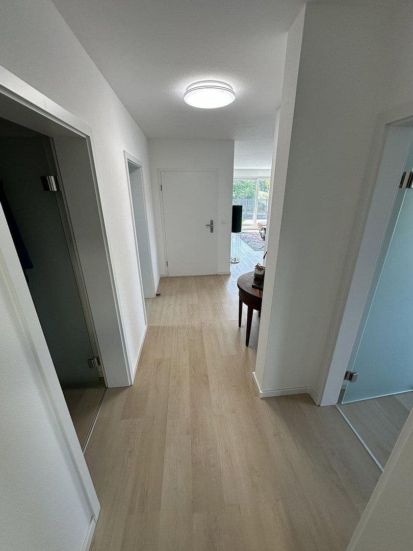 Prenájom bytu 4-izbový 120 m², Kirn, Porýnie-Falcko Prenájom bytu 4-izbový 120 m², Kirn, Porýnie-Falcko