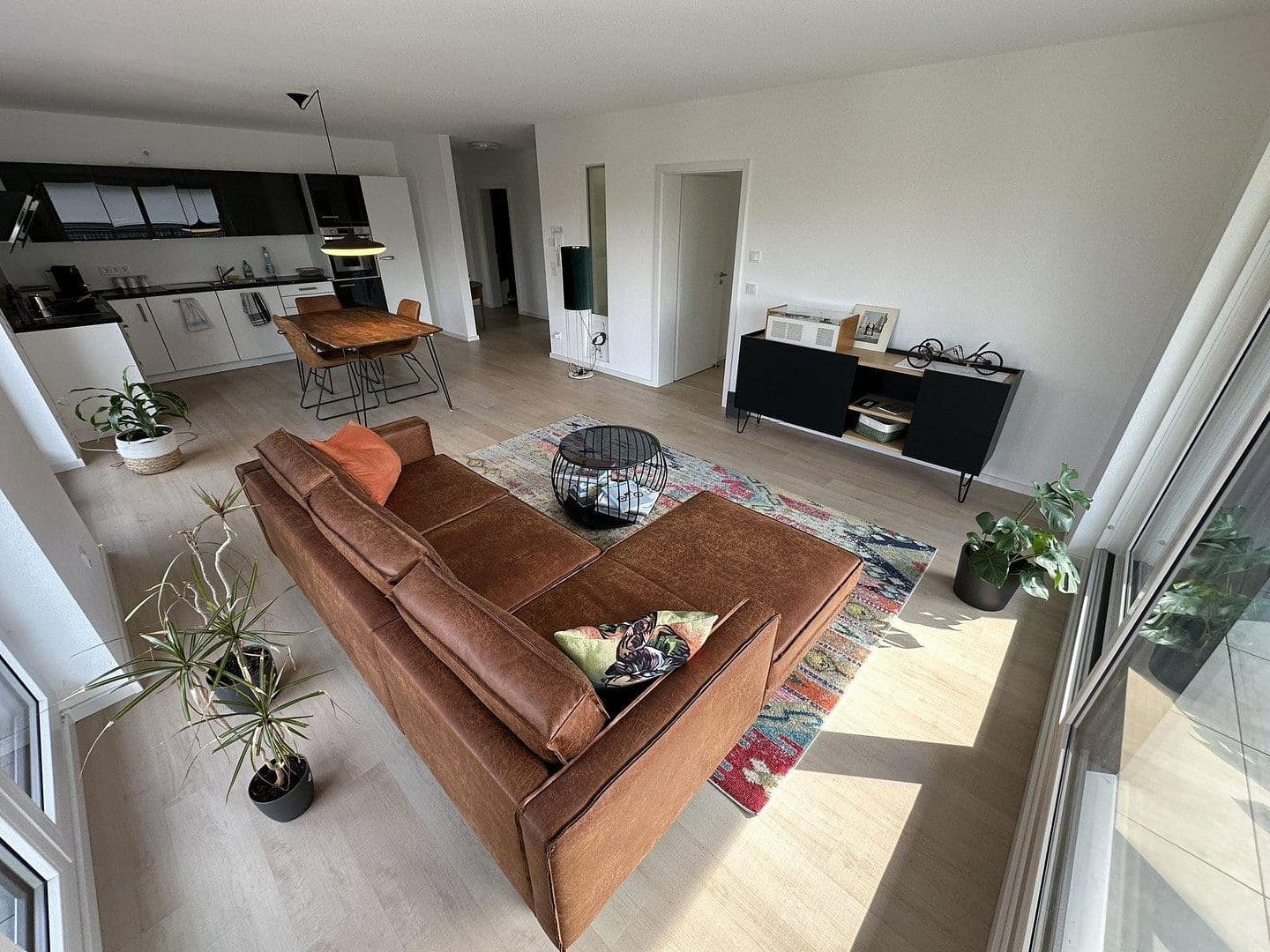 Prenájom bytu 4-izbový 120 m², Kirn, Porýnie-Falcko Prenájom bytu 4-izbový 120 m², Kirn, Porýnie-Falcko