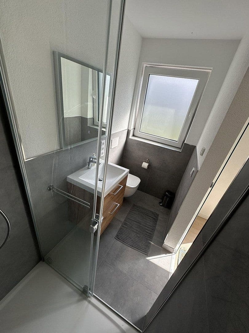 Prenájom bytu 4-izbový 120 m², Kirn, Porýnie-Falcko Prenájom bytu 4-izbový 120 m², Kirn, Porýnie-Falcko