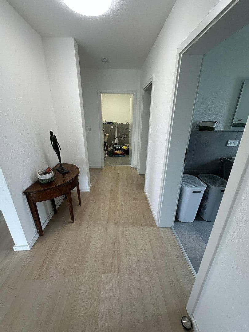 Prenájom bytu 4-izbový 120 m², Kirn, Porýnie-Falcko Prenájom bytu 4-izbový 120 m², Kirn, Porýnie-Falcko
