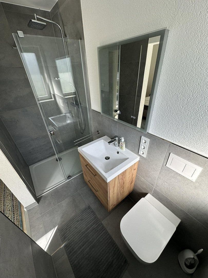 Prenájom bytu 4-izbový 120 m², Kirn, Porýnie-Falcko Prenájom bytu 4-izbový 120 m², Kirn, Porýnie-Falcko