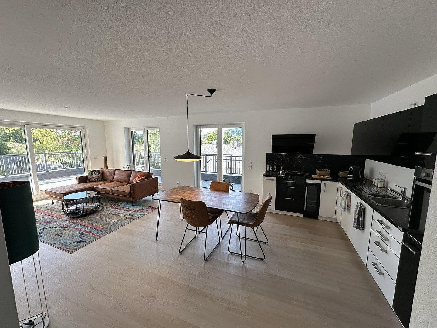 Prenájom bytu 4-izbový 120 m², Kirn, Porýnie-Falcko Prenájom bytu 4-izbový 120 m², Kirn, Porýnie-Falcko