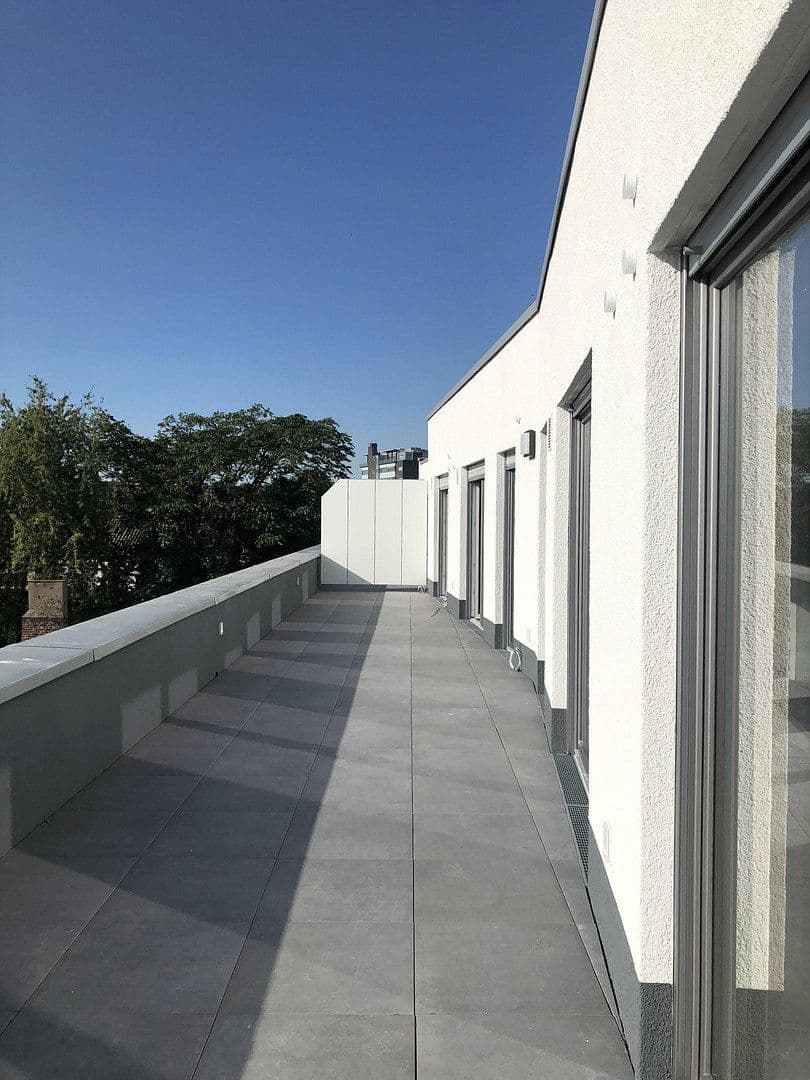 Prenájom bytu 4-izbový 172 m², Neuss, Severné Porýnie - Westfálsko Prenájom bytu 4-izbový 172 m², Neuss, Severné Porýnie - Westfálsko