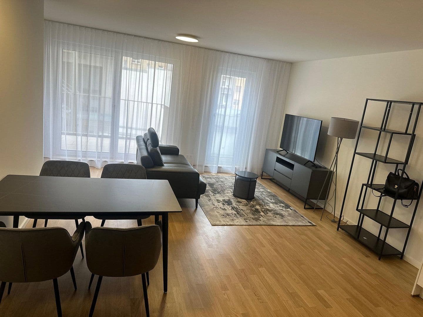 Prenájom bytu 2-izbový 65 m², Mannheim, Bádensko-Wurttembersko Prenájom bytu 2-izbový 65 m², Mannheim, Bádensko-Wurttembersko