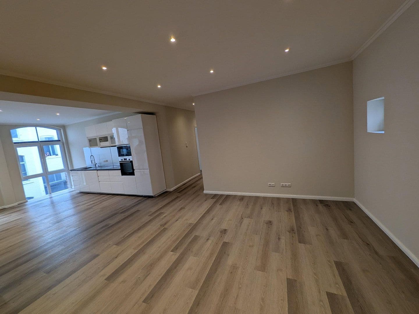Prenájom bytu 5-izbový 128 m², Moritzstraße 68, Wiesbaden, Hesensko Prenájom bytu 5-izbový 128 m², Moritzstraße 68, Wiesbaden, Hesensko