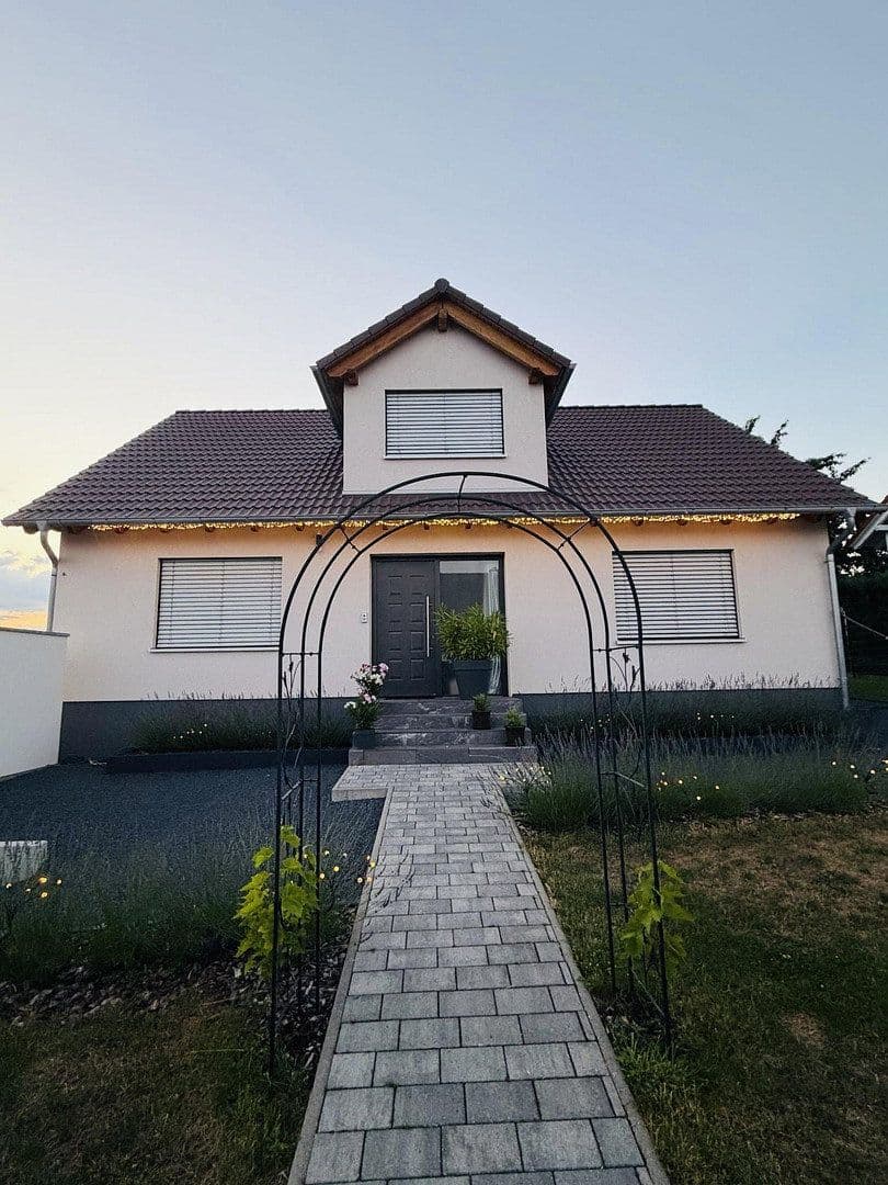 Predaj domu 144 m², pozemok 631 m², Rosenberg, Bádensko-Wurttembersko Predaj domu 144 m², pozemok 631 m², Rosenberg, Bádensko-Wurttembersko