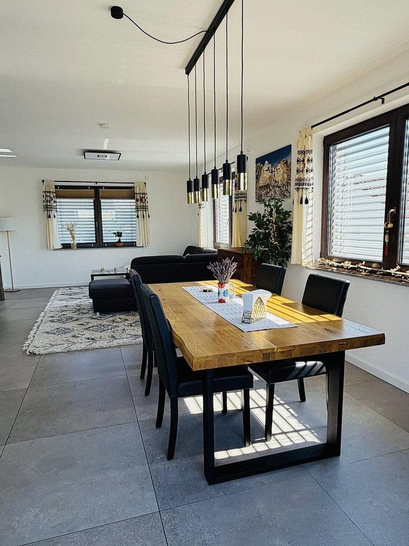 Predaj domu 144 m², pozemok 631 m², Rosenberg, Bádensko-Wurttembersko Predaj domu 144 m², pozemok 631 m², Rosenberg, Bádensko-Wurttembersko