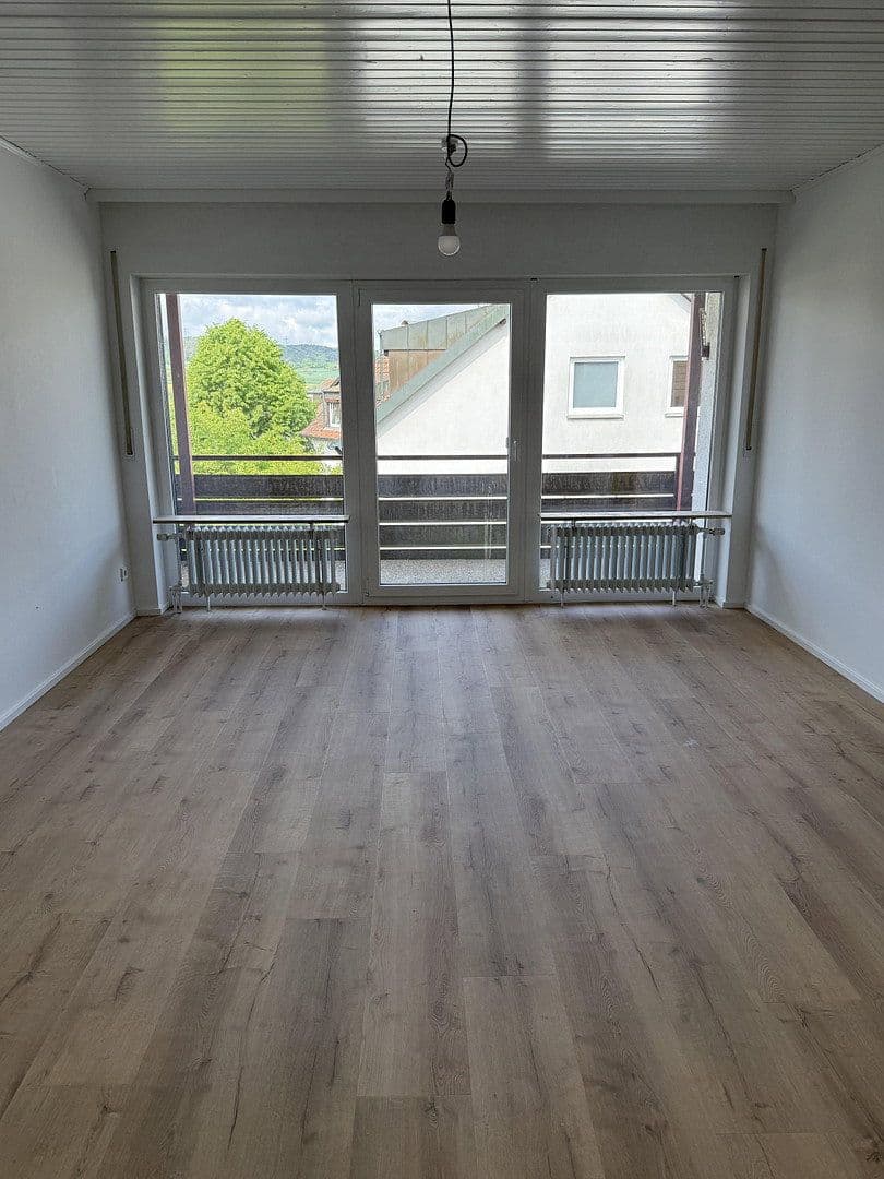 Prenájom bytu 3-izbový 81 m², Hochtalstr. 23, Lauda-Königshofen, Bádensko-Wurttembersko Prenájom bytu 3-izbový 81 m², Hochtalstr. 23, Lauda-Königshofen, Bádensko-Wurttembersko