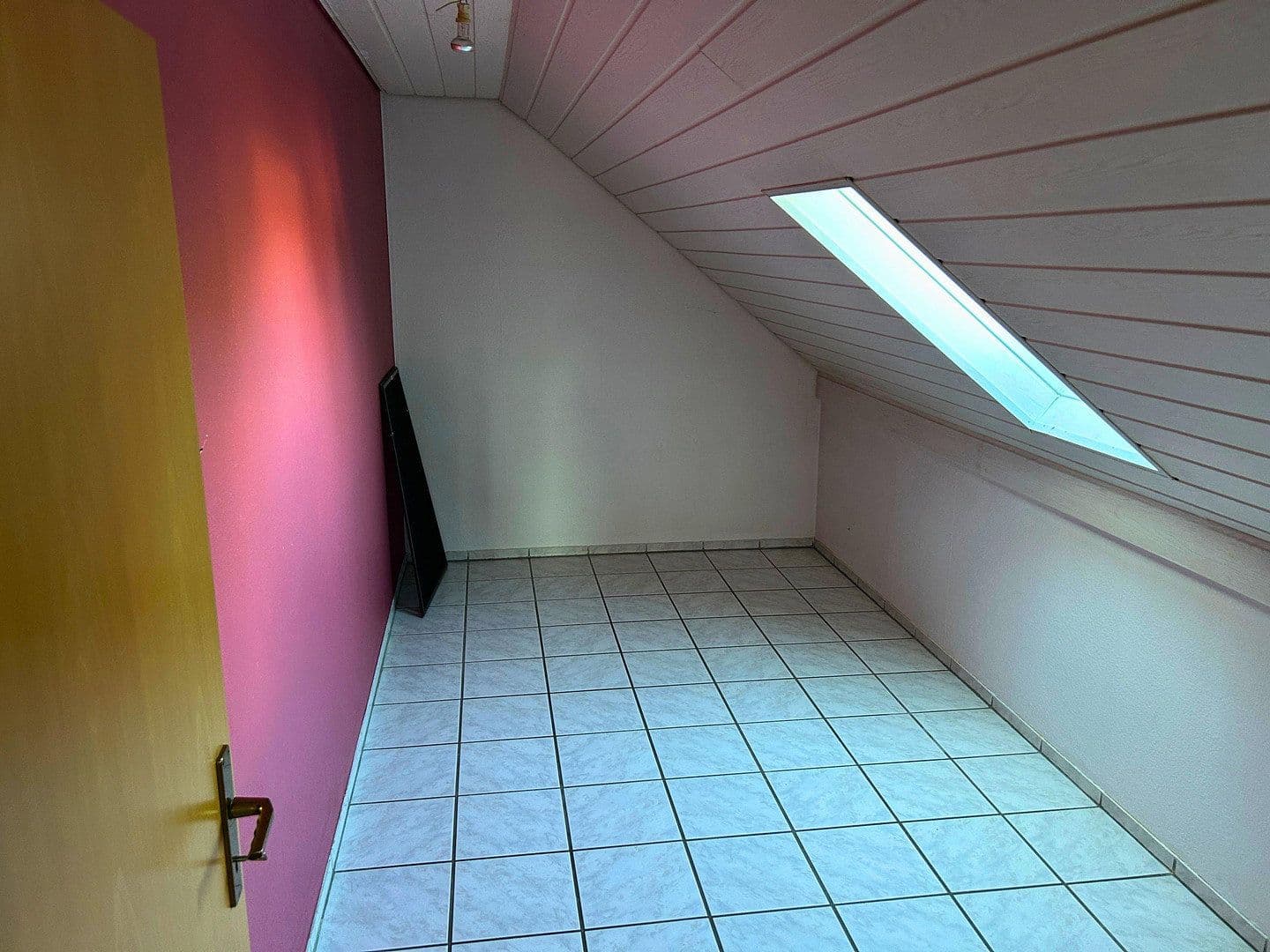 Prenájom bytu 3-izbový 85 m², Wüstenrot, Bádensko-Wurttembersko Prenájom bytu 3-izbový 85 m², Wüstenrot, Bádensko-Wurttembersko