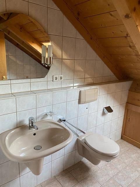 Prenájom bytu 3-izbový 150 m², Dorfstr.6, Grafing, Bavorsko Prenájom bytu 3-izbový 150 m², Dorfstr.6, Grafing, Bavorsko