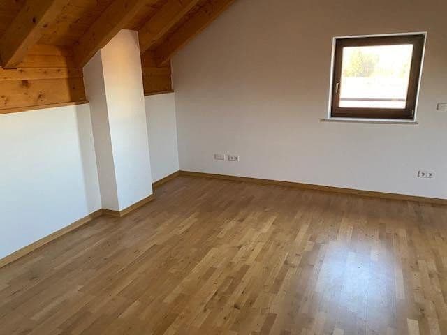Prenájom bytu 3-izbový 150 m², Dorfstr.6, Grafing, Bavorsko Prenájom bytu 3-izbový 150 m², Dorfstr.6, Grafing, Bavorsko