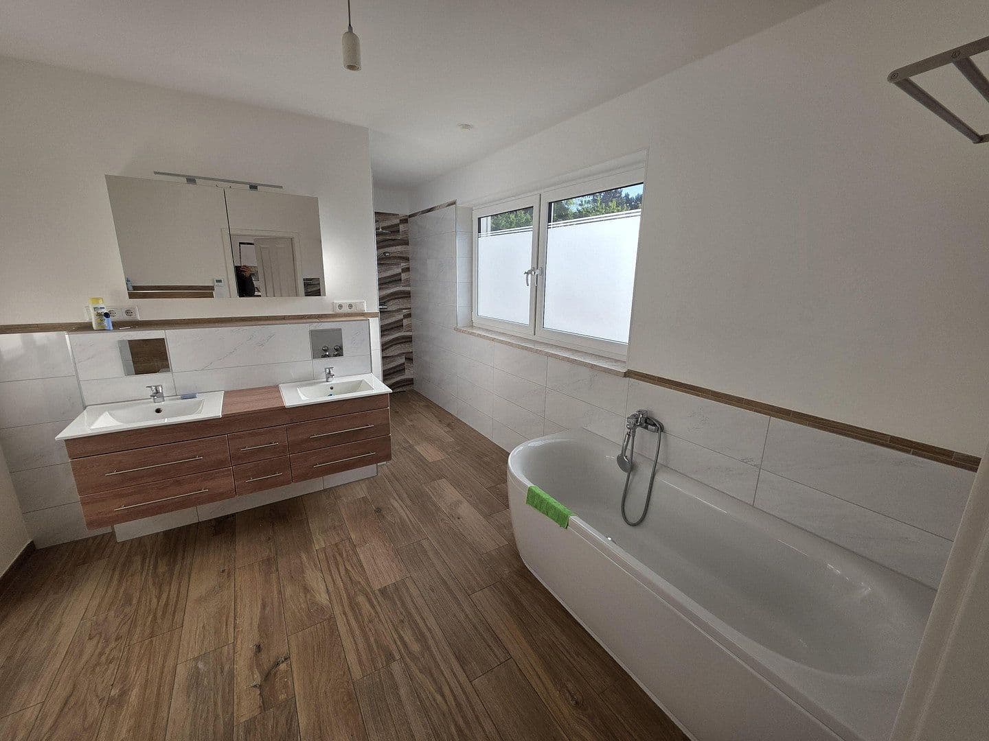 Prenájom bytu 4-izbový 132 m², Leipzig, Sasko Prenájom bytu 4-izbový 132 m², Leipzig, Sasko