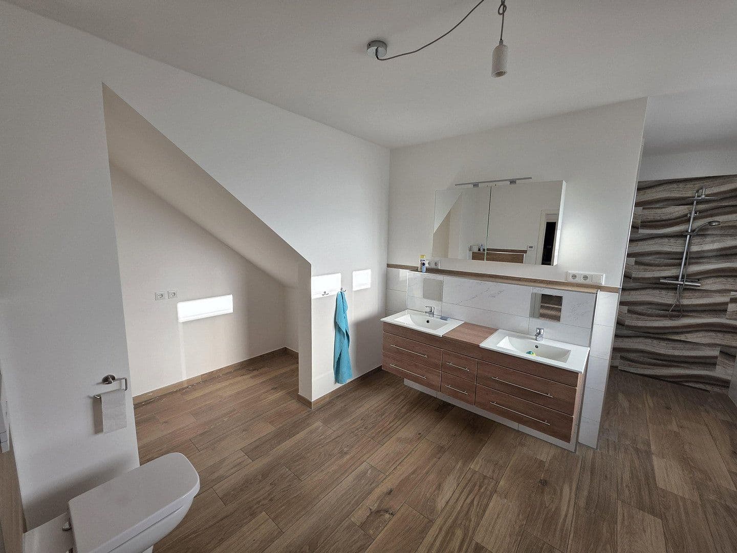 Prenájom bytu 4-izbový 132 m², Leipzig, Sasko Prenájom bytu 4-izbový 132 m², Leipzig, Sasko