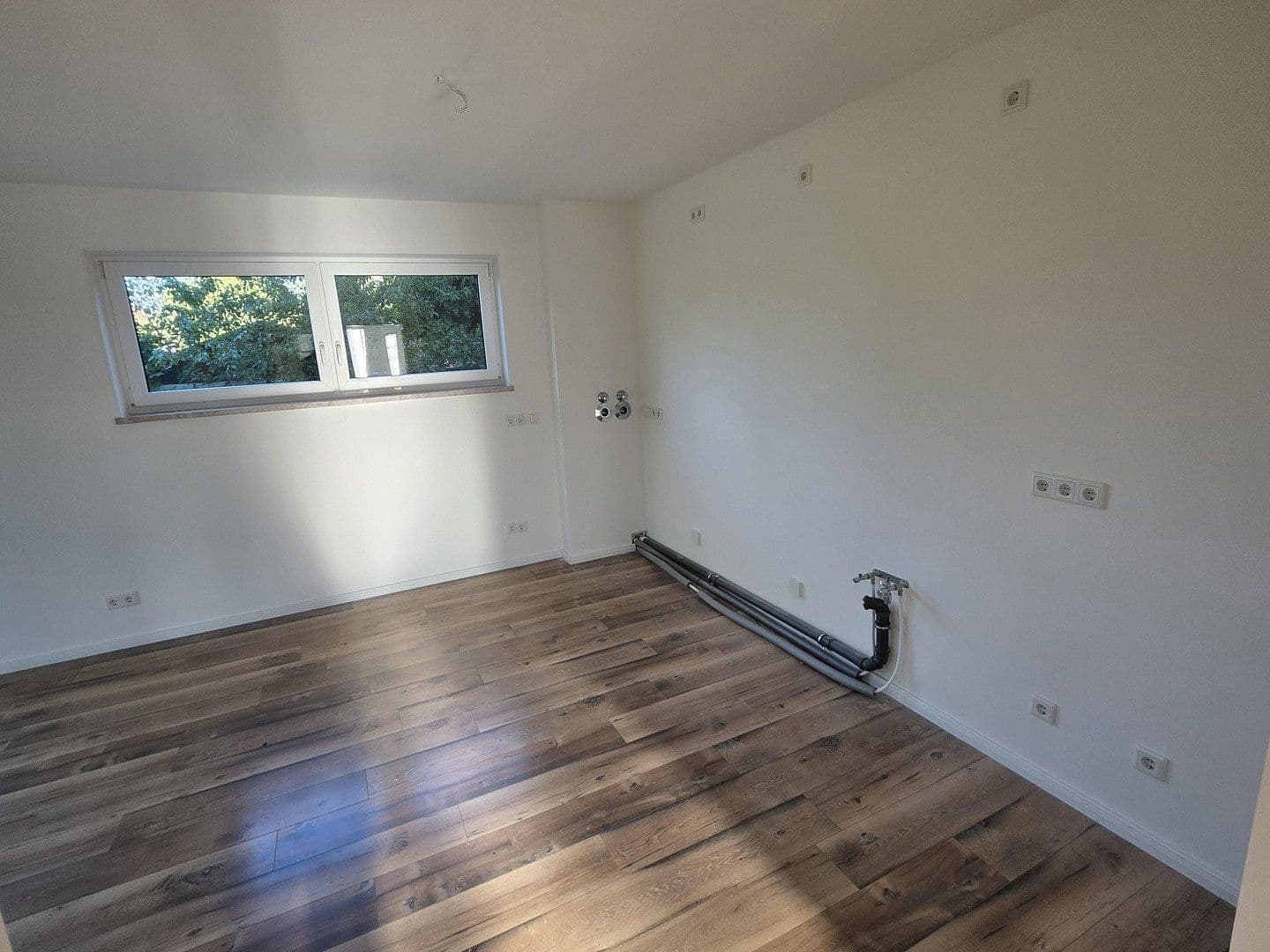 Prenájom bytu 4-izbový 132 m², Leipzig, Sasko Prenájom bytu 4-izbový 132 m², Leipzig, Sasko
