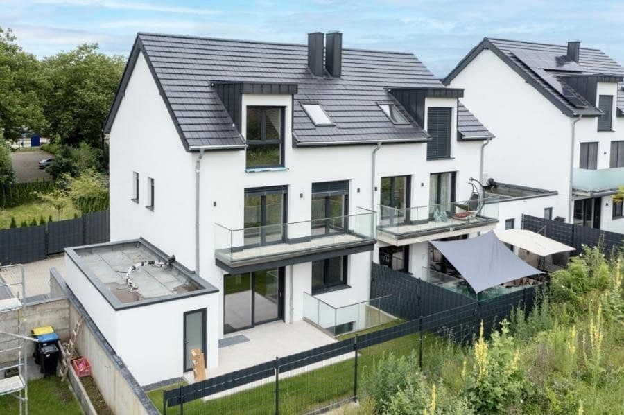 Predaj domu 212 m², pozemok 182 m², Am Blumenfeld 23 A, Meerbusch, Severné Porýnie - Westfálsko Predaj domu 212 m², pozemok 182 m², Am Blumenfeld 23 A, Meerbusch, Severné Porýnie - Westfálsko