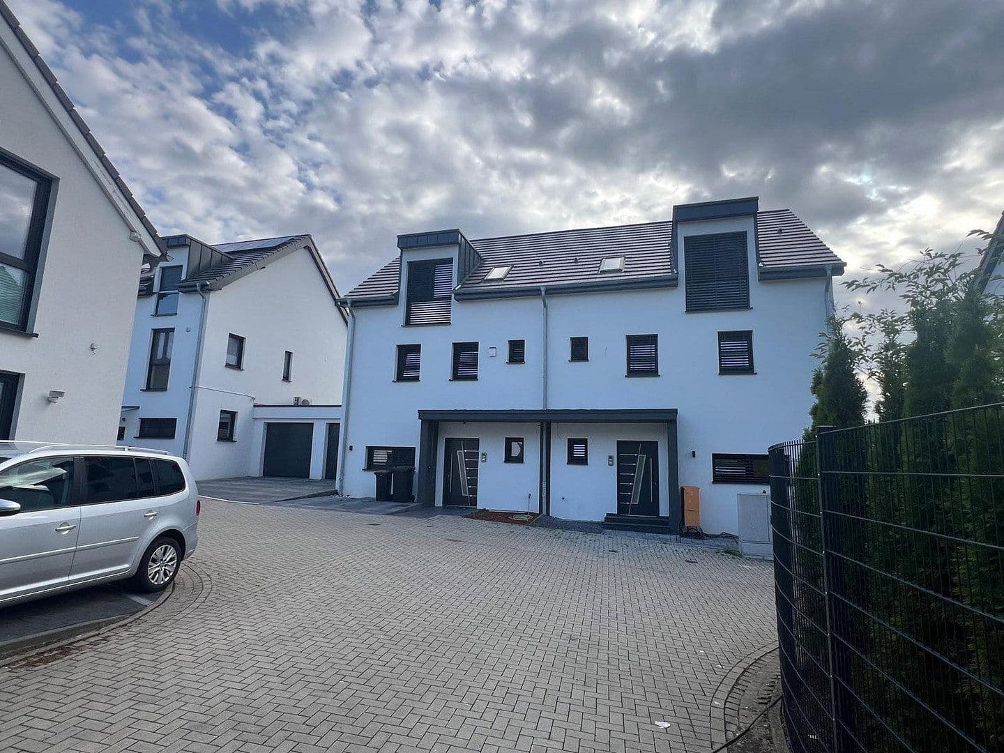 Predaj domu 212 m², pozemok 182 m², Am Blumenfeld 23 A, Meerbusch, Severné Porýnie - Westfálsko Predaj domu 212 m², pozemok 182 m², Am Blumenfeld 23 A, Meerbusch, Severné Porýnie - Westfálsko