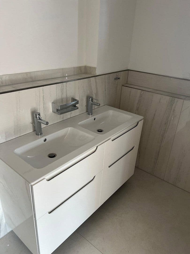 Predaj domu 212 m², pozemok 182 m², Am Blumenfeld 23 A, Meerbusch, Severné Porýnie - Westfálsko Predaj domu 212 m², pozemok 182 m², Am Blumenfeld 23 A, Meerbusch, Severné Porýnie - Westfálsko