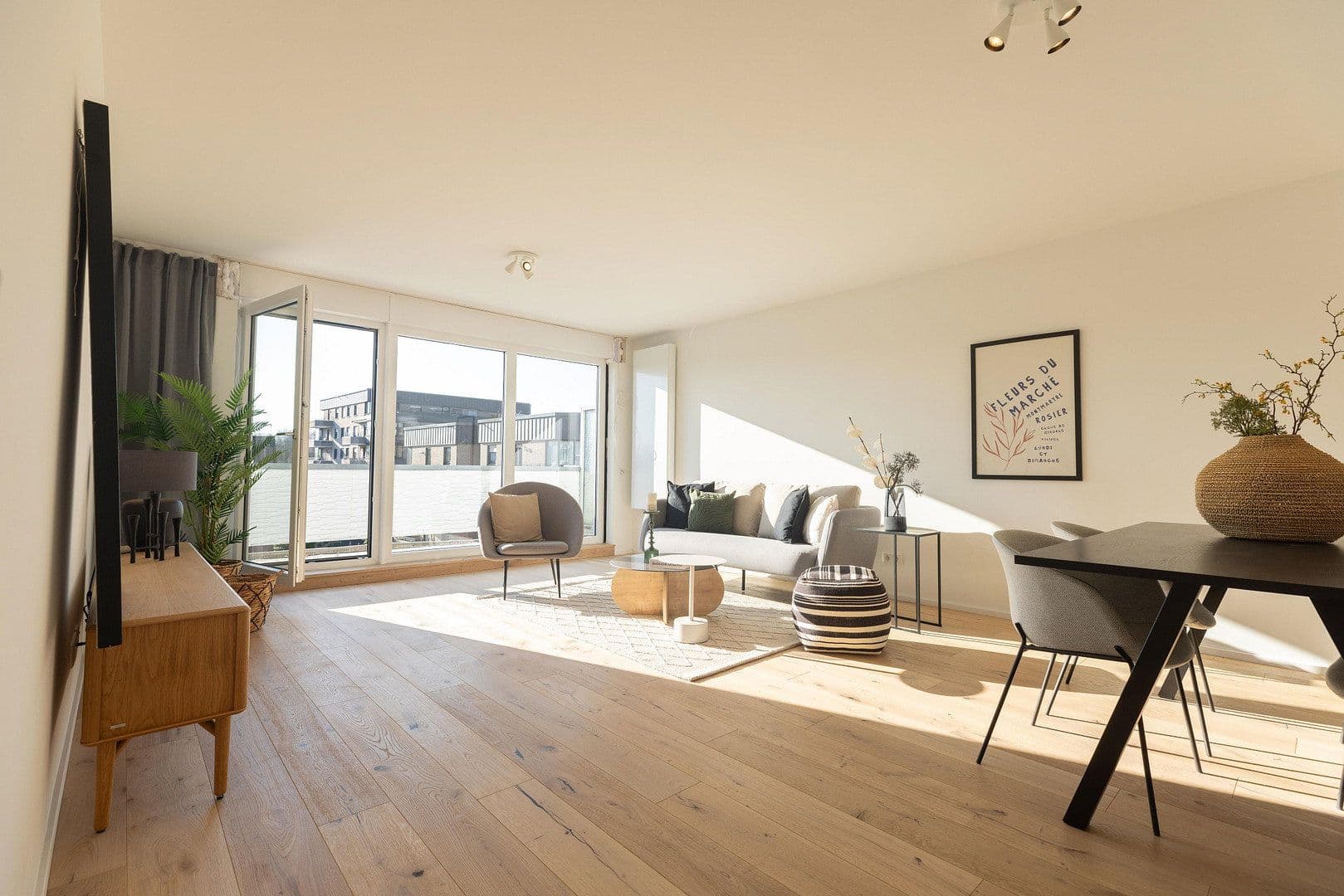 Prenájom bytu 3-izbový 91 m², Rathelbeckstr. 356, Düsseldorf, Severné Porýnie - Westfálsko Prenájom bytu 3-izbový 91 m², Rathelbeckstr. 356, Düsseldorf, Severné Porýnie - Westfálsko
