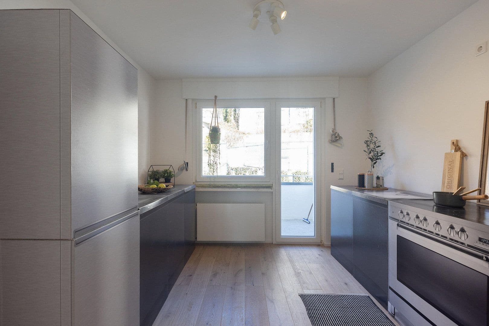 Prenájom bytu 3-izbový 91 m², Rathelbeckstr. 356, Düsseldorf, Severné Porýnie - Westfálsko Prenájom bytu 3-izbový 91 m², Rathelbeckstr. 356, Düsseldorf, Severné Porýnie - Westfálsko