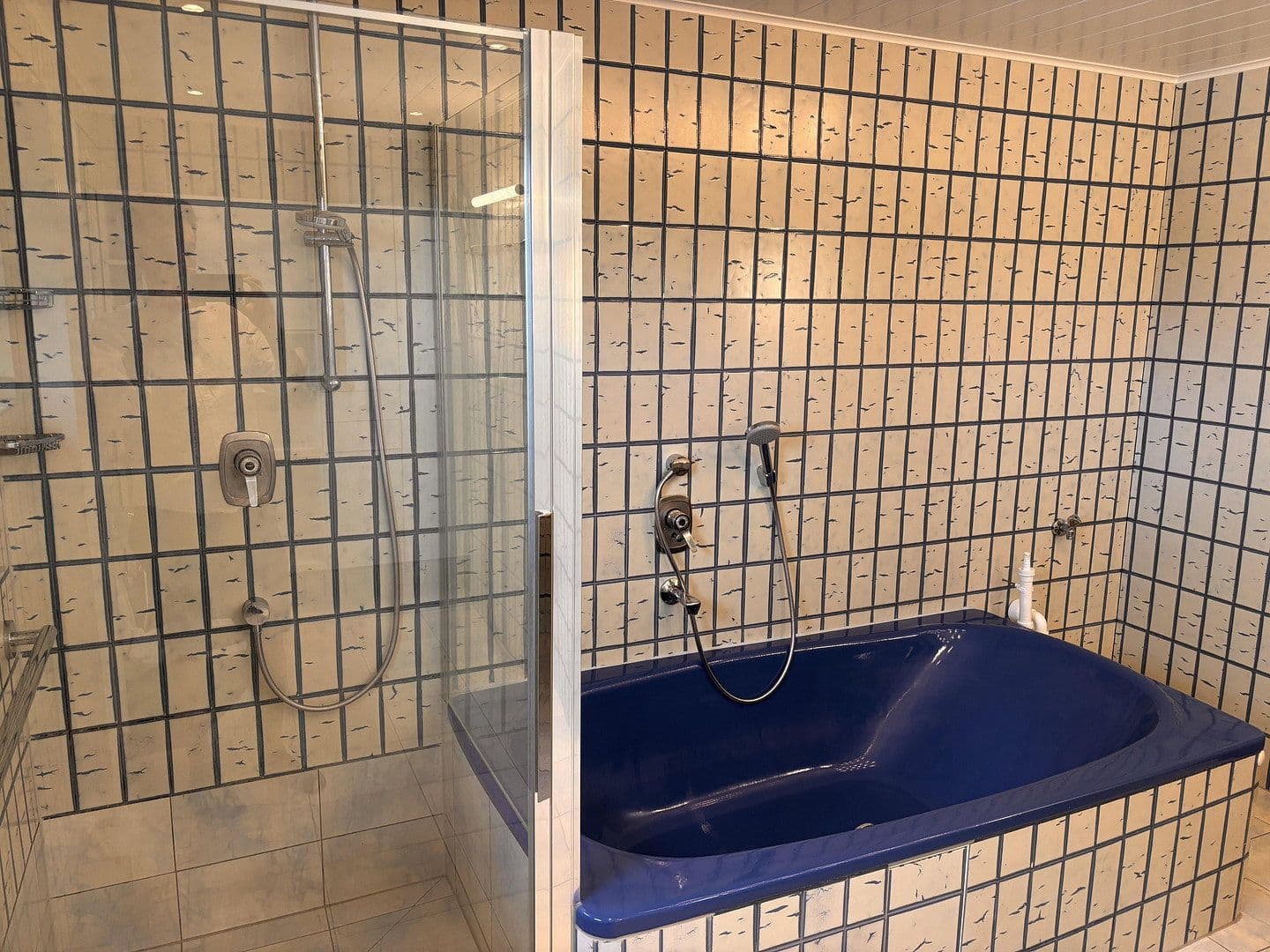 Prenájom bytu 5-izbový 196 m², Baden-Baden, Bádensko-Wurttembersko Prenájom bytu 5-izbový 196 m², Baden-Baden, Bádensko-Wurttembersko