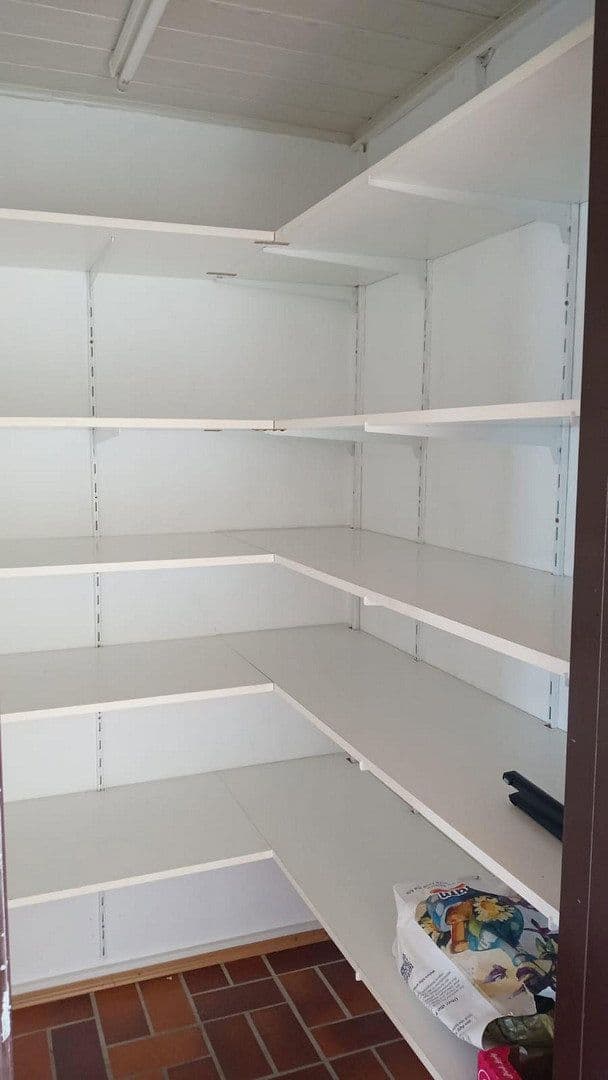 Prenájom bytu 5-izbový 196 m², Baden-Baden, Bádensko-Wurttembersko Prenájom bytu 5-izbový 196 m², Baden-Baden, Bádensko-Wurttembersko