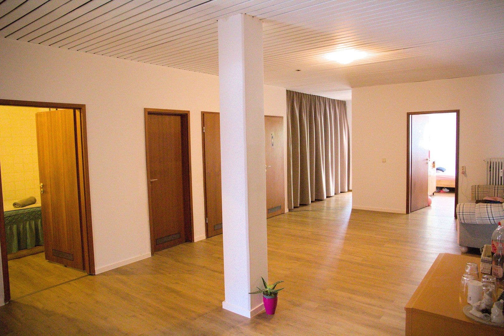 Prenájom kancelárie 160 m², Hauptstr. 17, Titisee-Neustadt, Bádensko-Wurttembersko Prenájom kancelárie 160 m², Hauptstr. 17, Titisee-Neustadt, Bádensko-Wurttembersko
