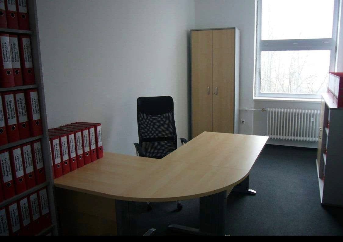 Prenájom kancelárie 280 m², Leibnizstraße 3, Nagold, Bádensko-Wurttembersko Prenájom kancelárie 280 m², Leibnizstraße 3, Nagold, Bádensko-Wurttembersko