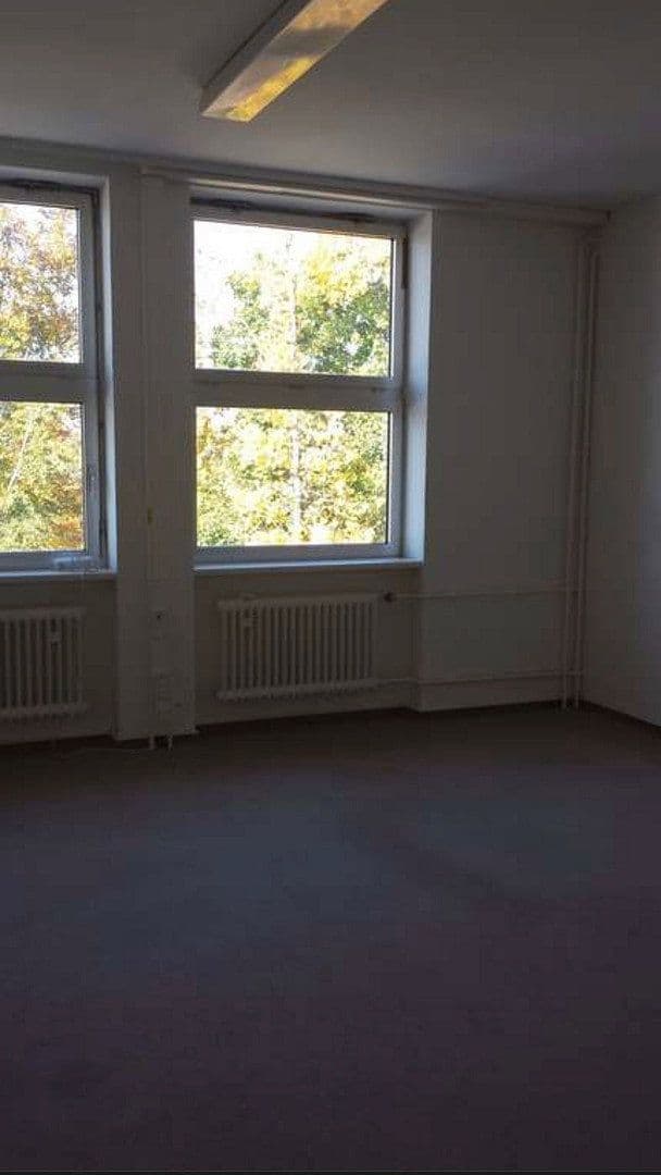 Prenájom kancelárie 280 m², Leibnizstraße 3, Nagold, Bádensko-Wurttembersko Prenájom kancelárie 280 m², Leibnizstraße 3, Nagold, Bádensko-Wurttembersko