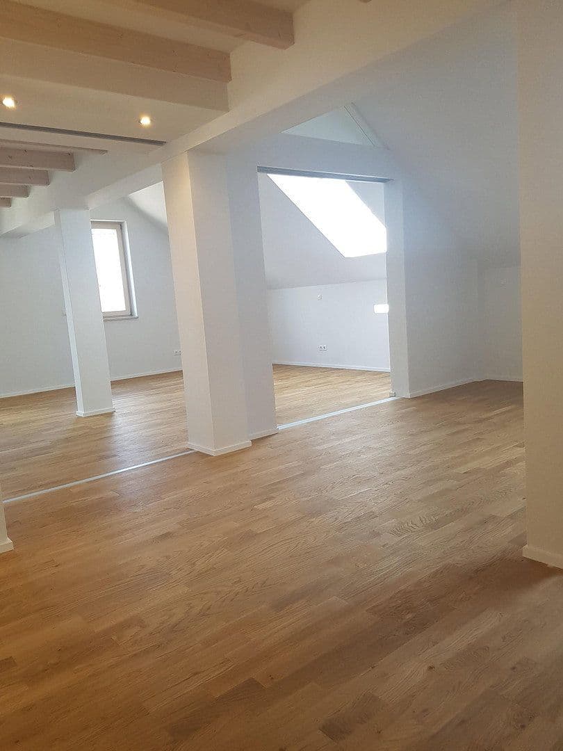 Prenájom bytu 4-izbový 130 m², Allgäuer Straße 8, Wolfertschwenden, Bavorsko Prenájom bytu 4-izbový 130 m², Allgäuer Straße 8, Wolfertschwenden, Bavorsko