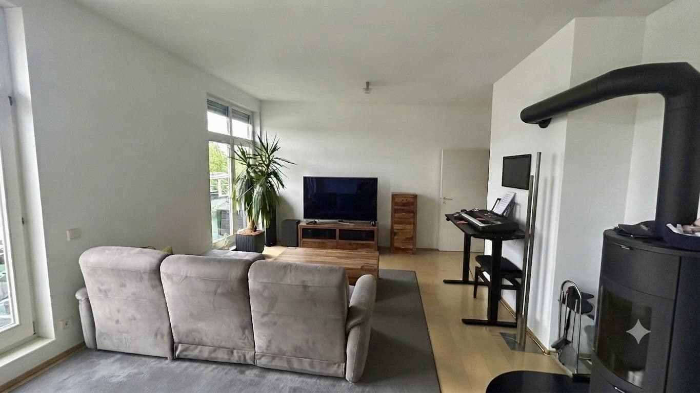 Prenájom bytu 6-izbový 146 m², Nürtingen, Bádensko-Wurttembersko Prenájom bytu 6-izbový 146 m², Nürtingen, Bádensko-Wurttembersko