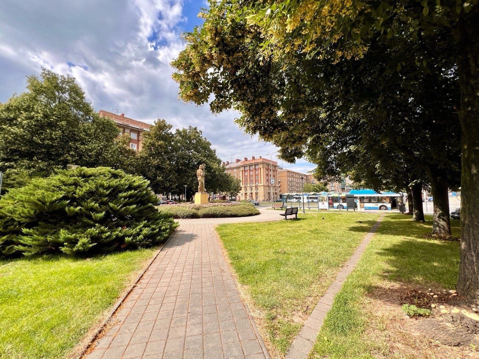 Prenájom nebytového priestoru 56 m², Alšovo náměstí, Ostrava, Moravskoslezský kraj Prenájom nebytového priestoru 56 m², Alšovo náměstí, Ostrava, Moravskoslezský kraj
