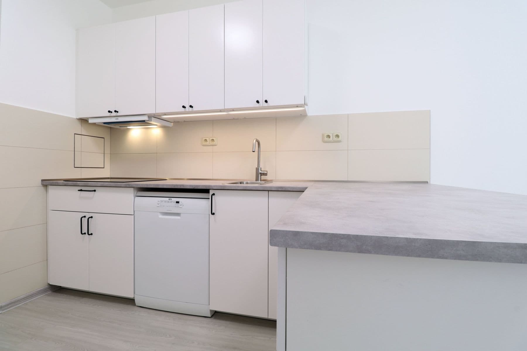 Prenájom bytu 3-izbový 72 m², Havanská, Praha, Praha Prenájom bytu 3-izbový 72 m², Havanská, Praha, Praha