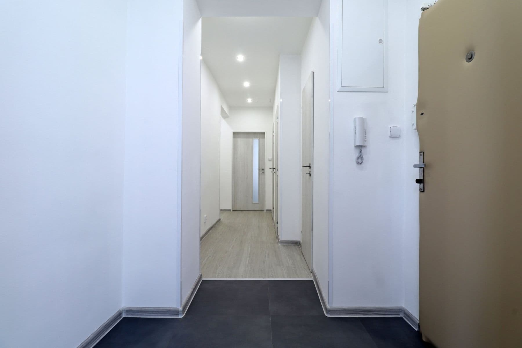 Prenájom bytu 3-izbový 72 m², Havanská, Praha, Praha Prenájom bytu 3-izbový 72 m², Havanská, Praha, Praha