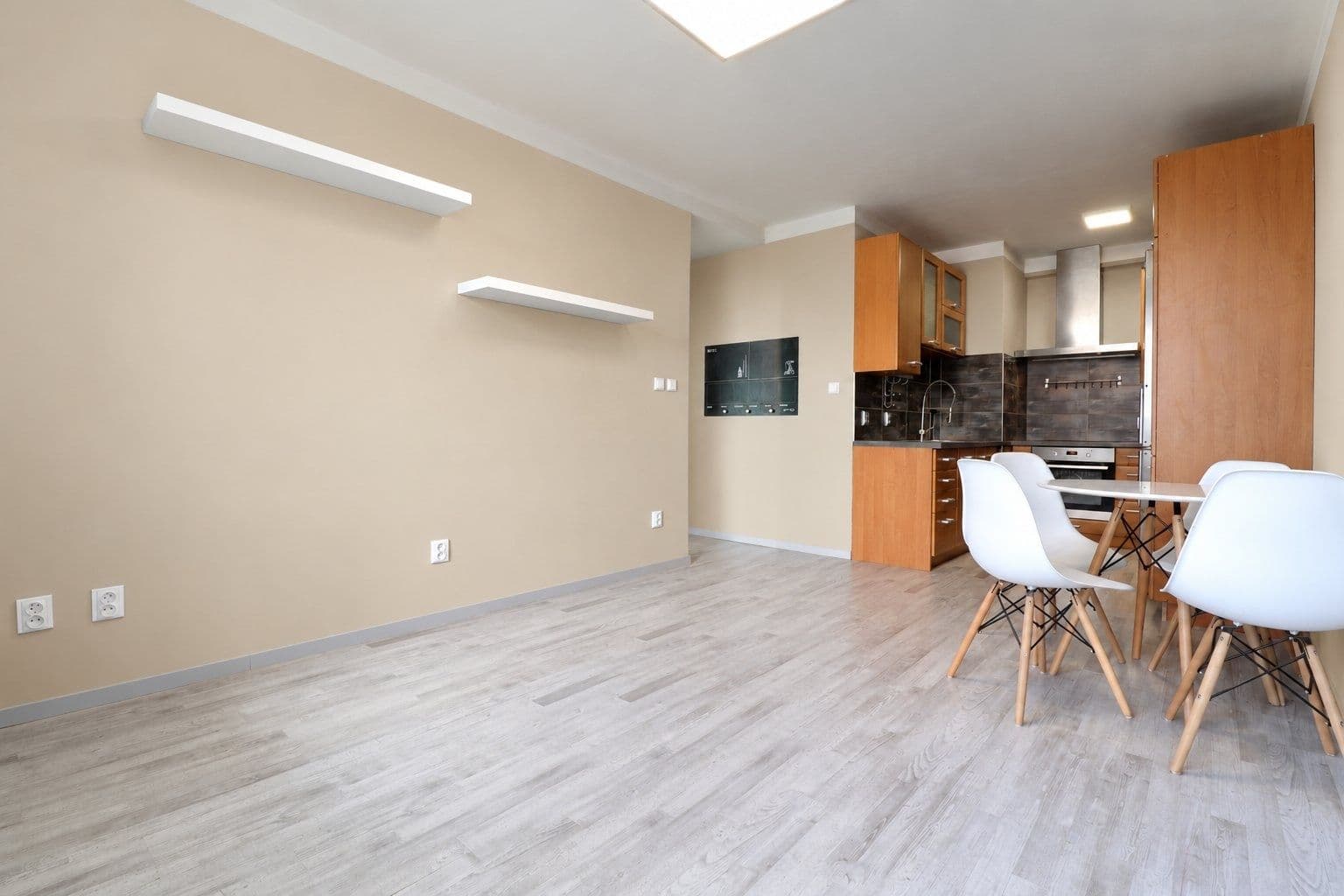 Prenájom bytu 2-izbový 48 m², Jablonecká, Praha, Praha Prenájom bytu 2-izbový 48 m², Jablonecká, Praha, Praha