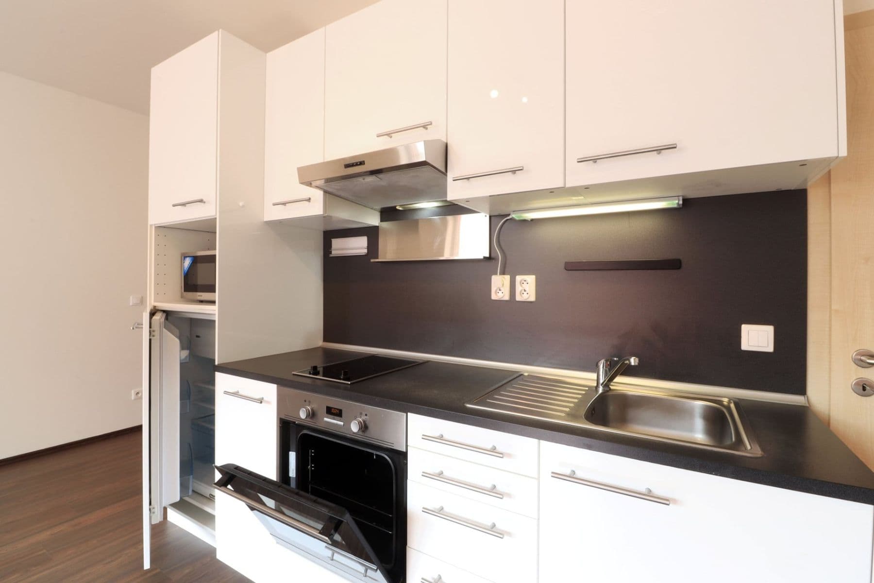 Prenájom bytu 1-izbový 37 m², Farkašova, Praha, Praha Prenájom bytu 1-izbový 37 m², Farkašova, Praha, Praha