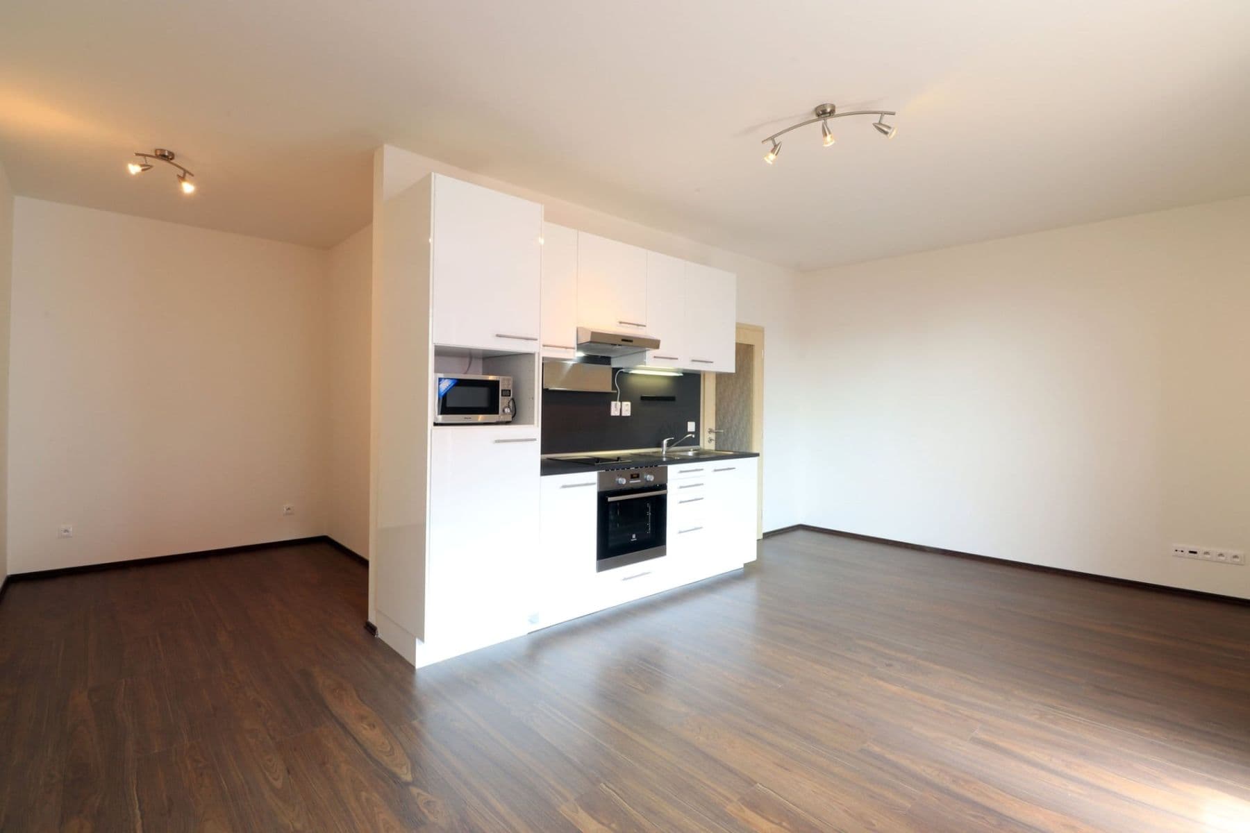 Prenájom bytu 1-izbový 37 m², Farkašova, Praha, Praha Prenájom bytu 1-izbový 37 m², Farkašova, Praha, Praha
