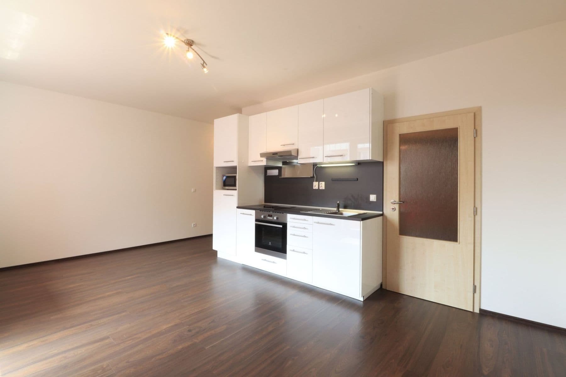 Prenájom bytu 1-izbový 37 m², Farkašova, Praha, Praha Prenájom bytu 1-izbový 37 m², Farkašova, Praha, Praha