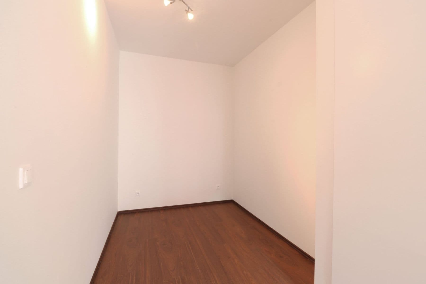 Prenájom bytu 1-izbový 37 m², Farkašova, Praha, Praha Prenájom bytu 1-izbový 37 m², Farkašova, Praha, Praha