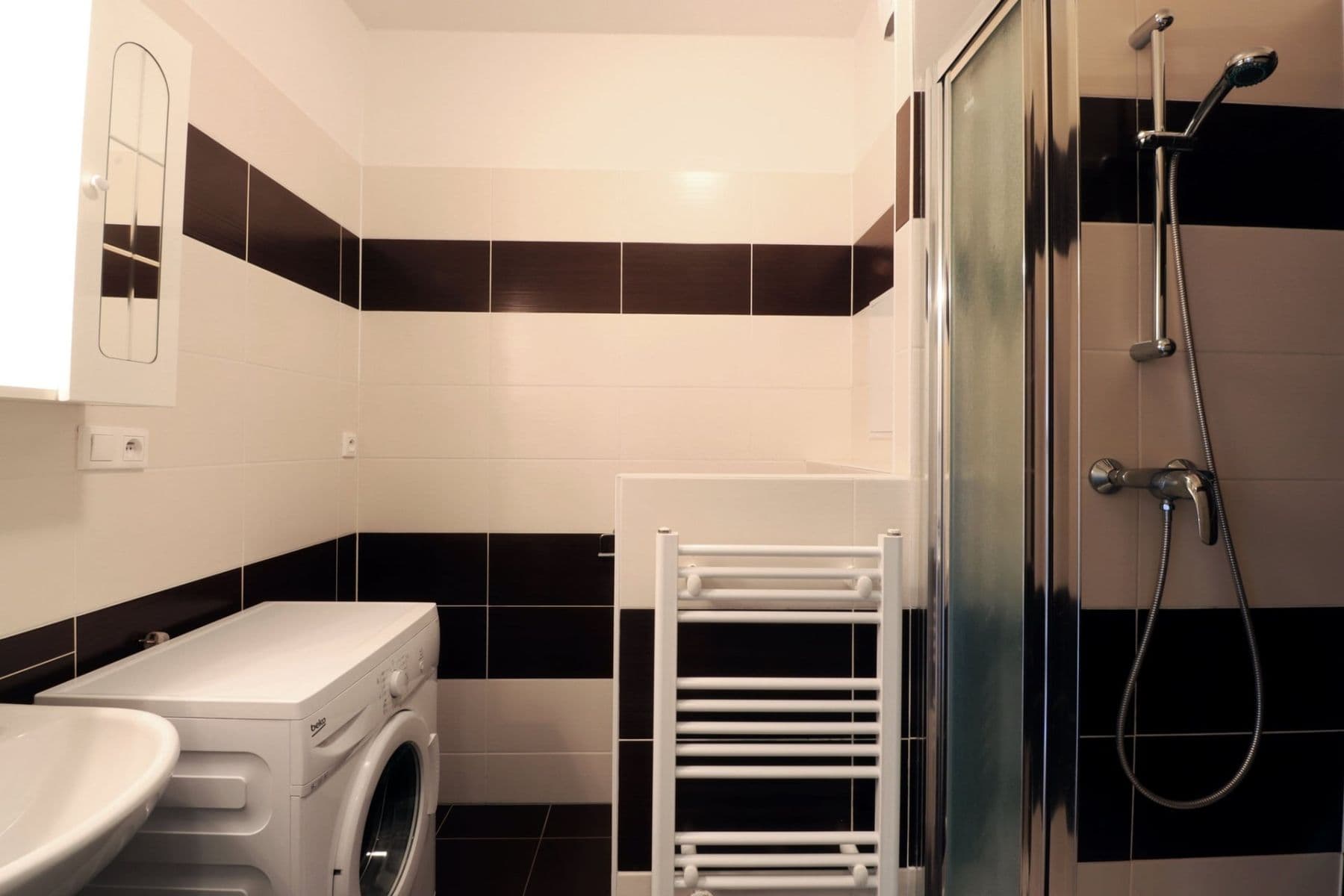 Prenájom bytu 1-izbový 37 m², Farkašova, Praha, Praha Prenájom bytu 1-izbový 37 m², Farkašova, Praha, Praha