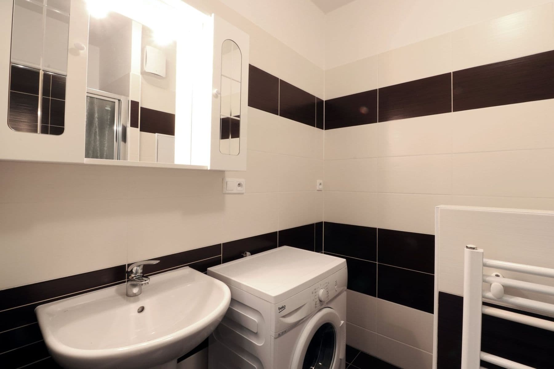 Prenájom bytu 1-izbový 37 m², Farkašova, Praha, Praha Prenájom bytu 1-izbový 37 m², Farkašova, Praha, Praha