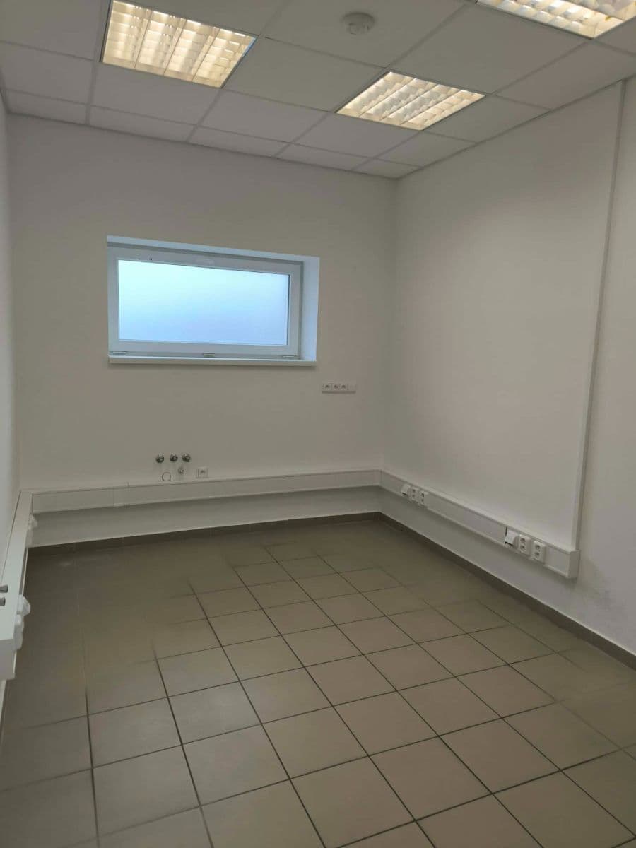 Prenájom nebytového priestoru 210 m², Bílanská, Kroměříž, Zlínský kraj Prenájom nebytového priestoru 210 m², Bílanská, Kroměříž, Zlínský kraj