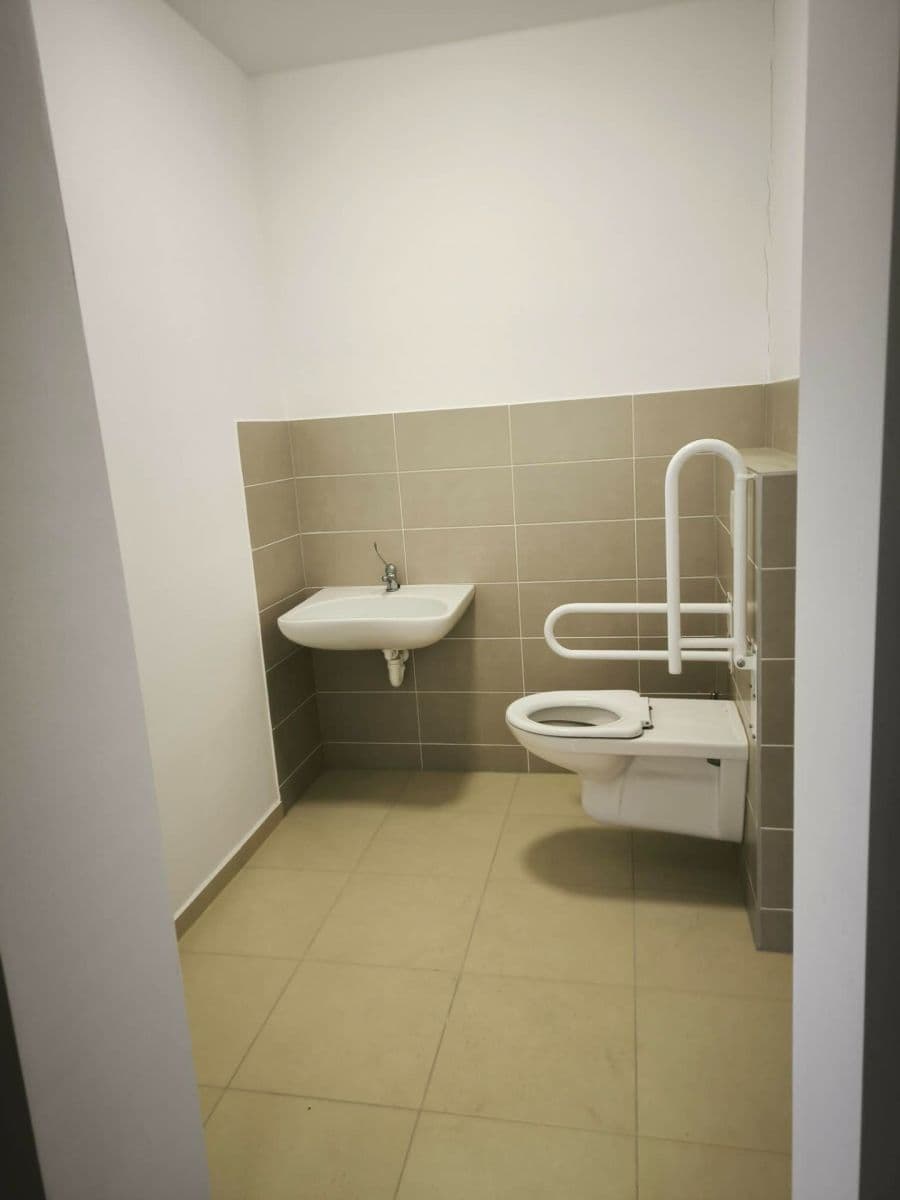 Prenájom nebytového priestoru 210 m², Bílanská, Kroměříž, Zlínský kraj Prenájom nebytového priestoru 210 m², Bílanská, Kroměříž, Zlínský kraj