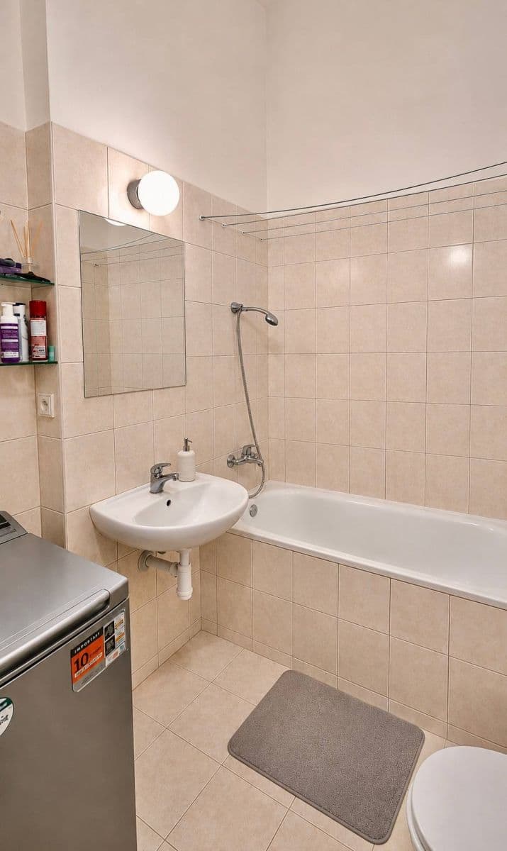 Prenájom bytu 1-izbový 36 m², Vinohradská, Praha, Praha Prenájom bytu 1-izbový 36 m², Vinohradská, Praha, Praha