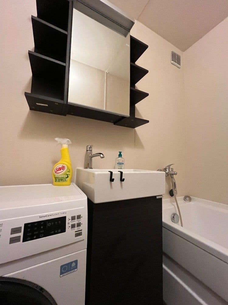 Prenájom bytu 1-izbový 29 m², Valentova, Praha, Praha Prenájom bytu 1-izbový 29 m², Valentova, Praha, Praha