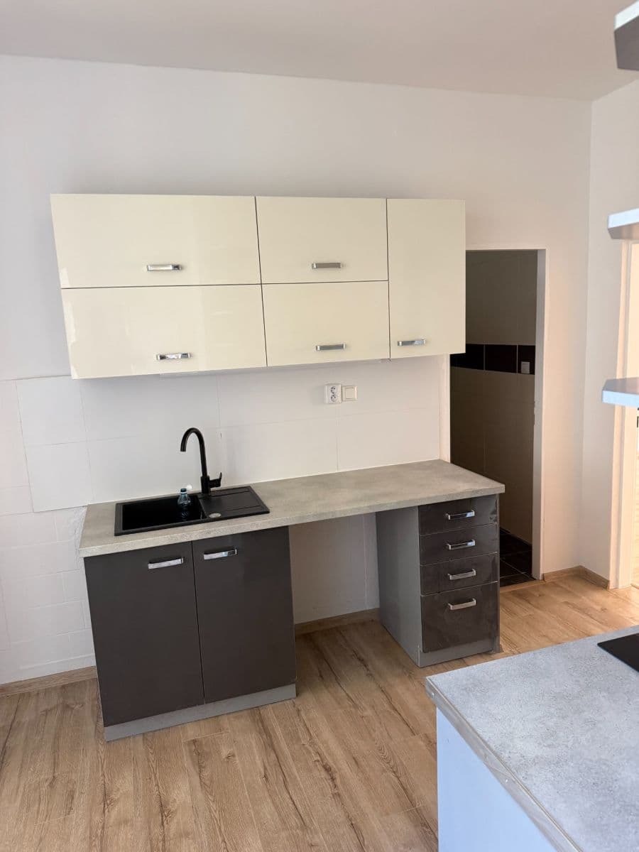 Prenájom bytu 3-izbový 90 m², Balcarova, Ostrava, Moravskoslezský kraj Prenájom bytu 3-izbový 90 m², Balcarova, Ostrava, Moravskoslezský kraj