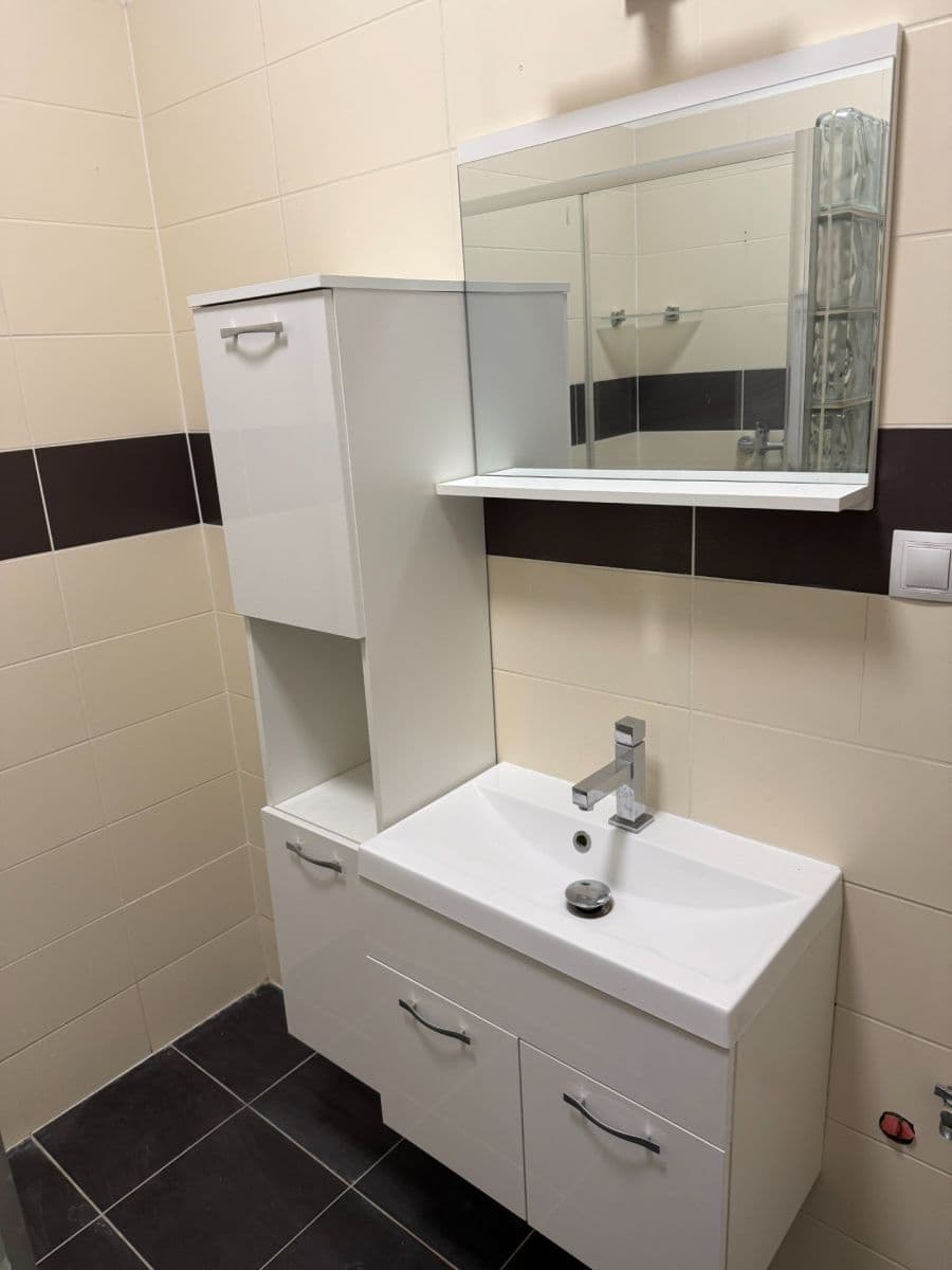 Prenájom bytu 3-izbový 90 m², Balcarova, Ostrava, Moravskoslezský kraj Prenájom bytu 3-izbový 90 m², Balcarova, Ostrava, Moravskoslezský kraj
